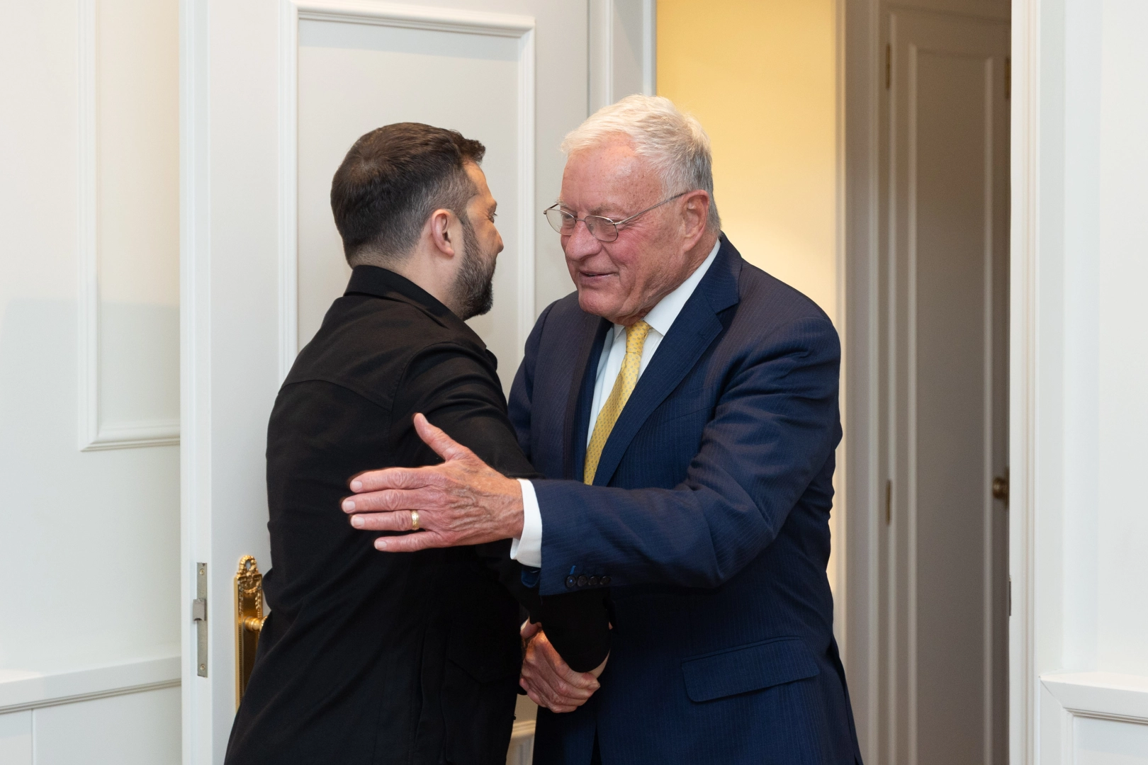 Kievde Kritik Gorusme Zelenskiy Trumpin Temsilcisi Ile Bir Araya Geldi2