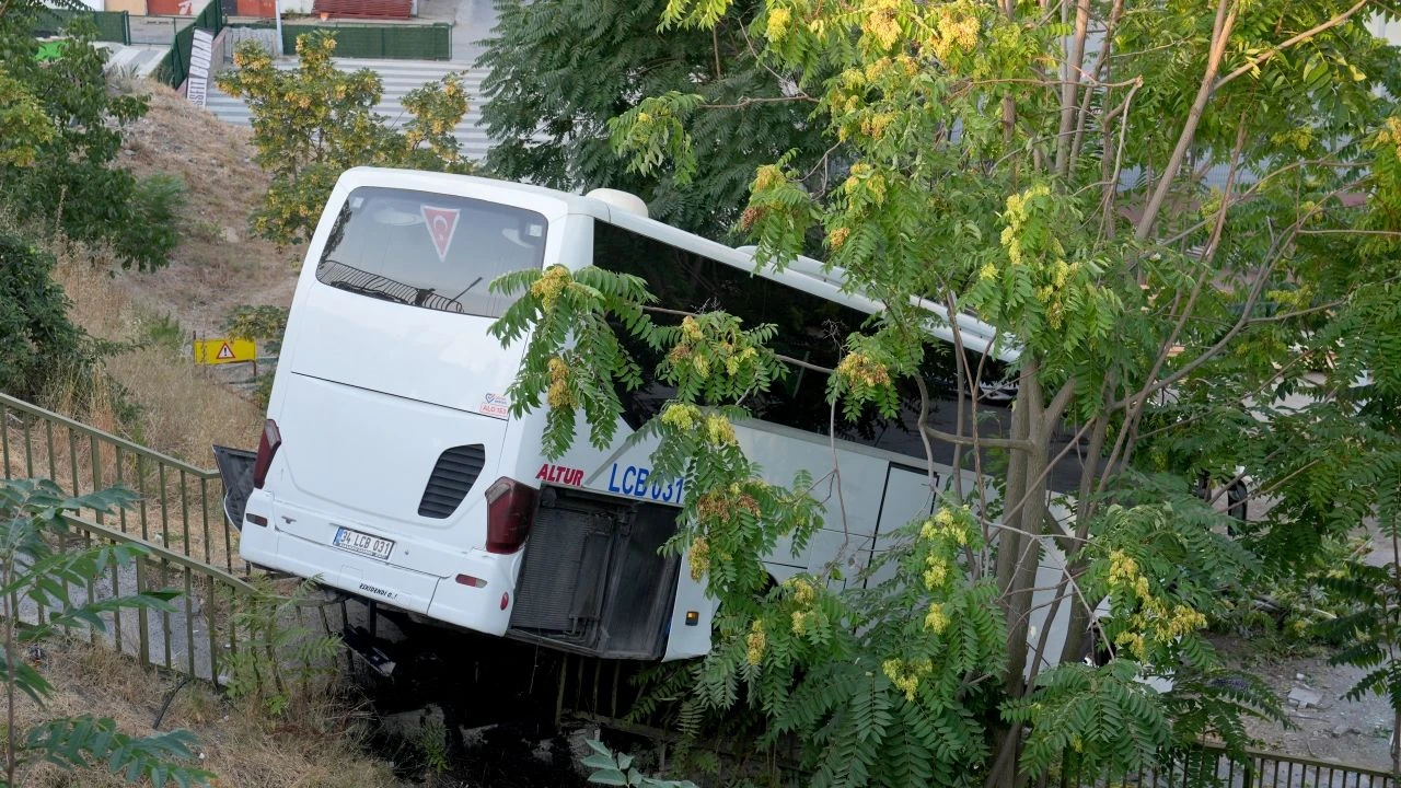 Maltepe’de Feci Kaza! Otobüs Köprüden Uçtu 8 Yaralı2