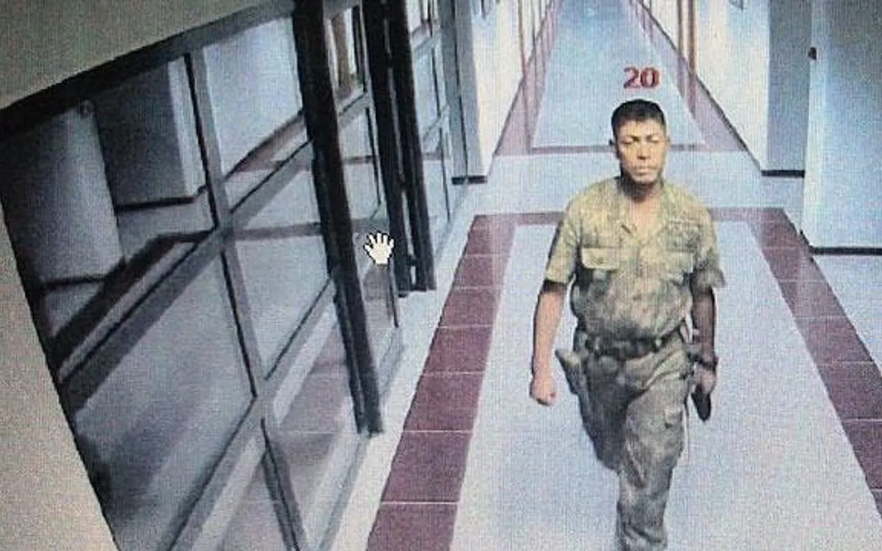 Omer Halisdemire Ilk Kursunu Hayatini Kurtardigi Asker Sikmis Fbt.jpg