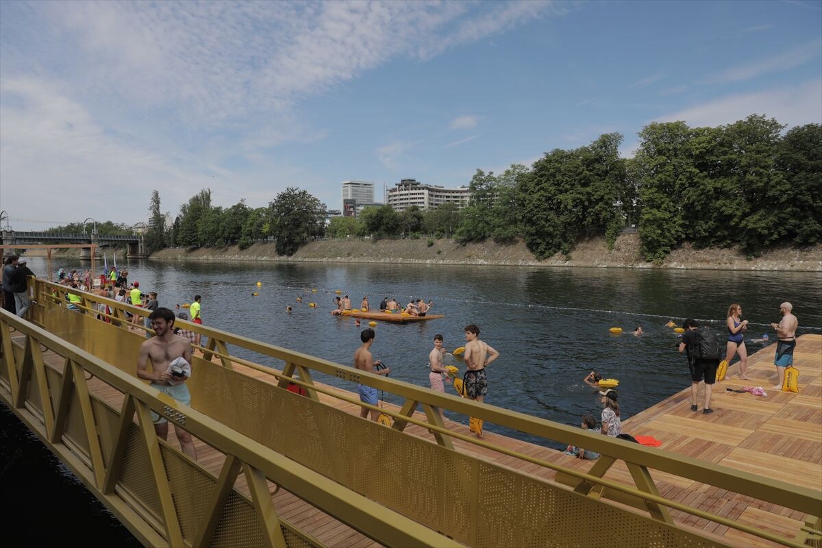 Paristeki Seine Nehri 102 Yil Sonra Halkin Kullanimina Acildi-1