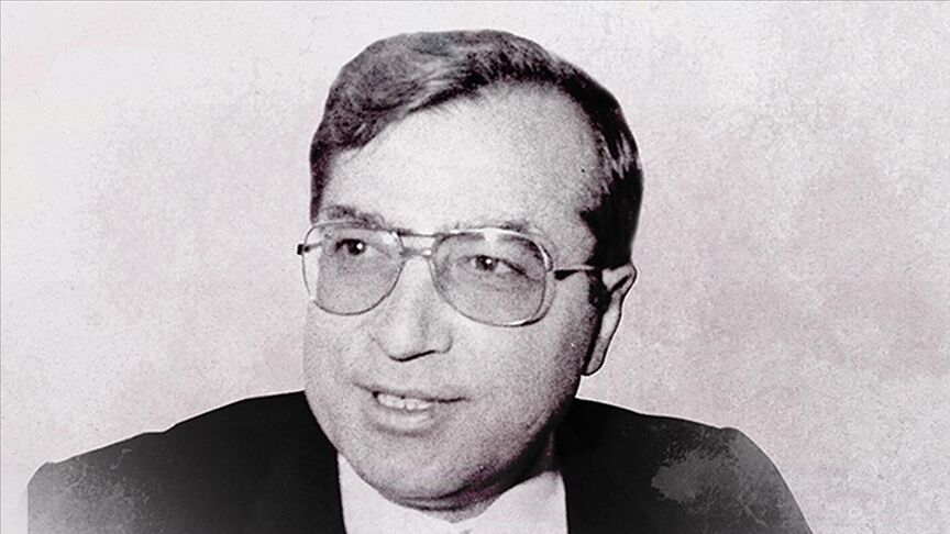 Sadık Ahmet Kimdir