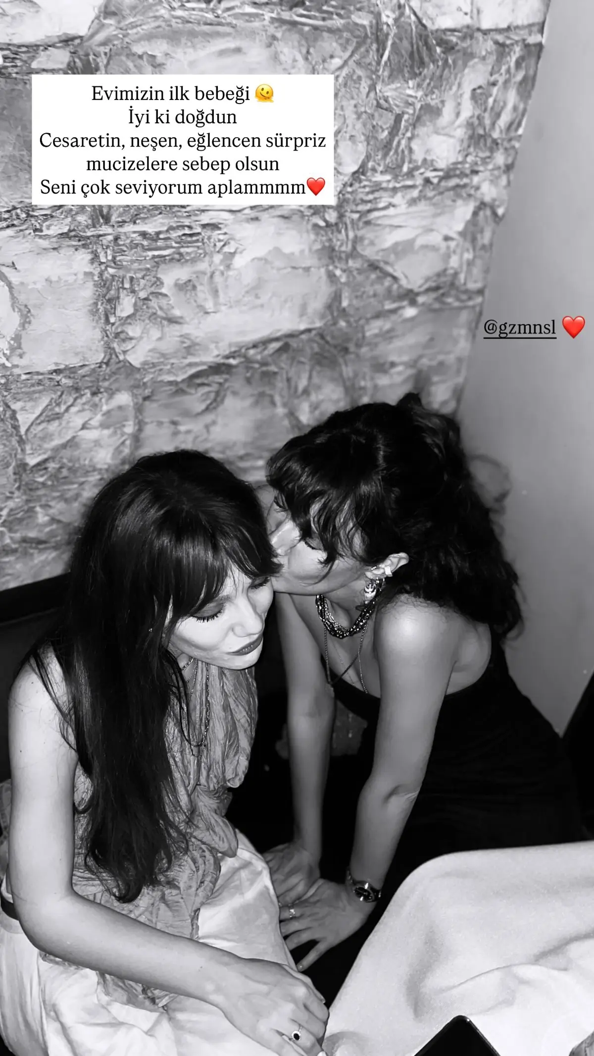 Sinem Uysal Ve Ablası