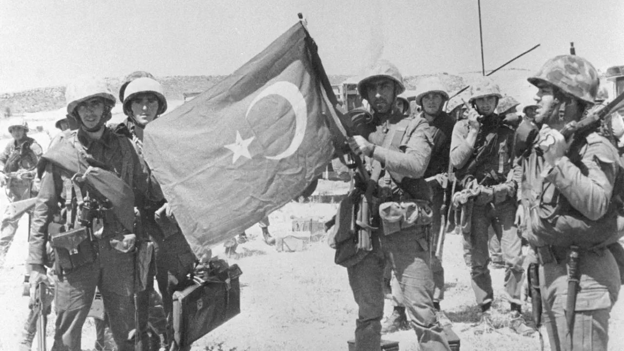 Tam 51 Yil Once Bugun Ayse Tatile Cikti Neler Yasandi2