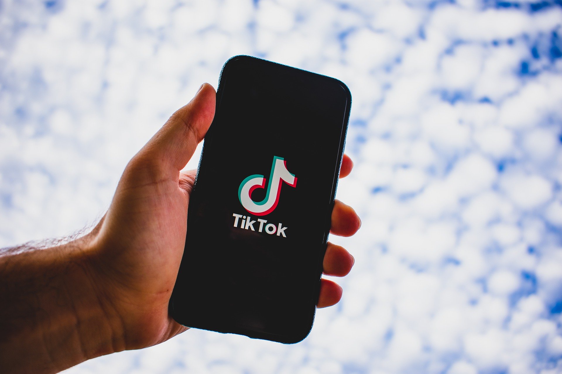 TikTok kullanıcılarının %80’i platformda reklamlara açık, %76’sı markalı içerikleri güvenilir buluyor.