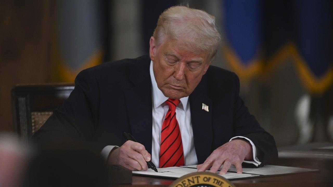 Trump Kararnameyi Imzaladı (1)