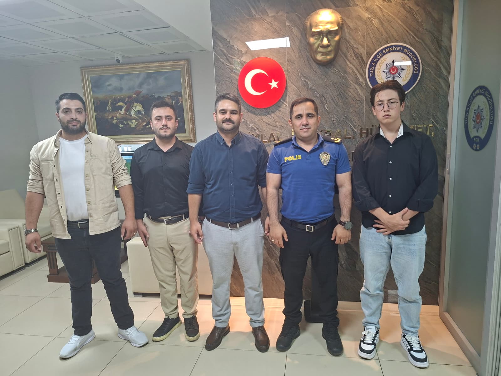 Türkiye İttifakı Partisi İstanbul'un Gençlerine Ulaşmaya Devam Ediyor1