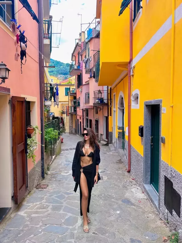 Tuvana Turkay Dan Italya Sokaklarinda Cesur Kombin 18847217 9345 M