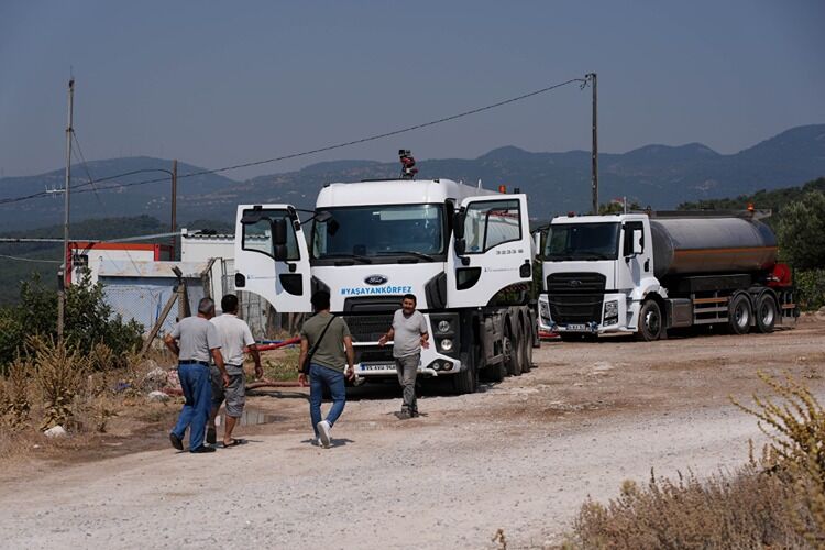 Yakakoyde Su Krizi Tankerlerle Su Tasiyan Mahalleli Isyanda-1