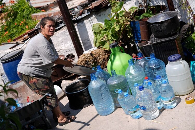 Yakakoyde Su Krizi Tankerlerle Su Tasiyan Mahalleli Isyanda2