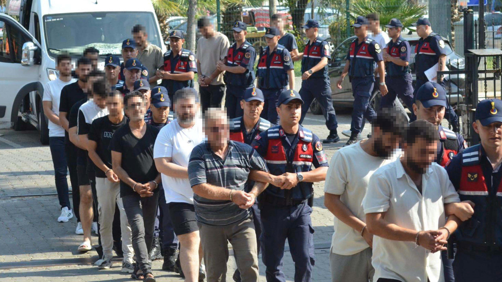 Yuksek Kazanc Vaadiyle 235 Kisiyi Dolandirdilar Kiskivrak Yakalandilar2