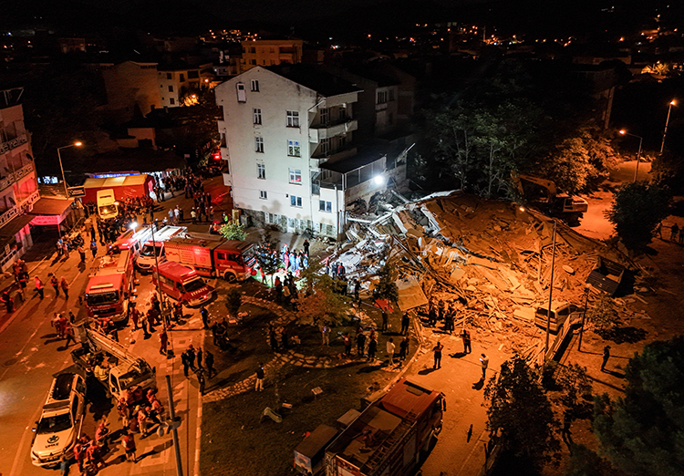 6,1’Lik Deprem Sonrası Balıkesir’de Artçılar Peş Peşe Geldi
