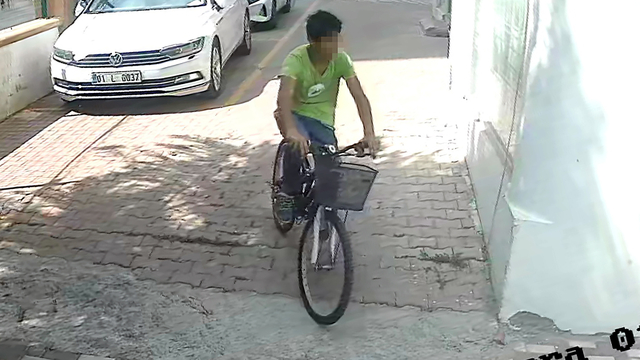 Adana’da Bisiklet Hırsızı Kameralara Böyle Takıldı! 3 Günde 6 Bisiklet