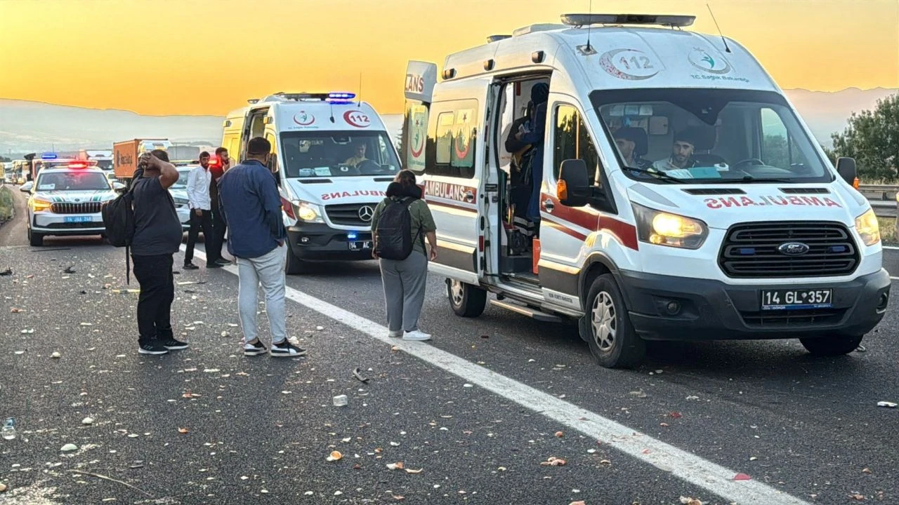Anadolu Otoyolu’nda Korkunç Çarpışma 1 Ölü, 10 Yaralı1