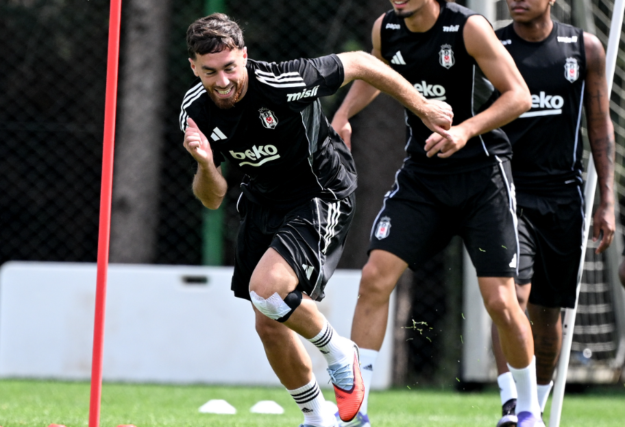 BJK Nevzat Demir Tesisleri’nde yapılan antrenman kondisyon çalışmalarıyla başlarken, pas ve top kapma uygulamalarıyla devam etti. Basına kapalı bölümde ise Lausanne karşılaşmasının taktik provaları üzerinde duruldu.