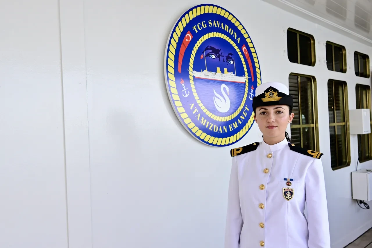 Bogazda Milli Gurur Tcg Anadolu Ve Savarona Istanbulu Selamliyor 3243776 202508240821 2