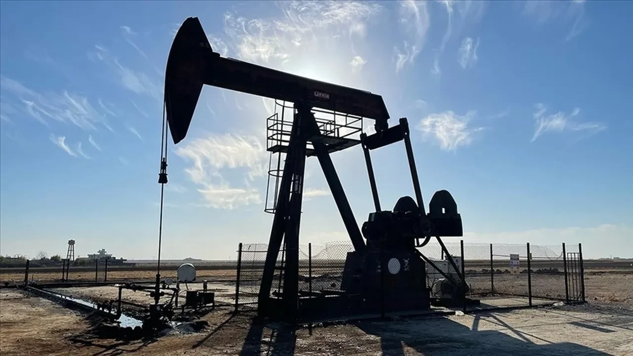 Brent Petrol Fiyatlari Yukseldi 3240962 202508120948 2
