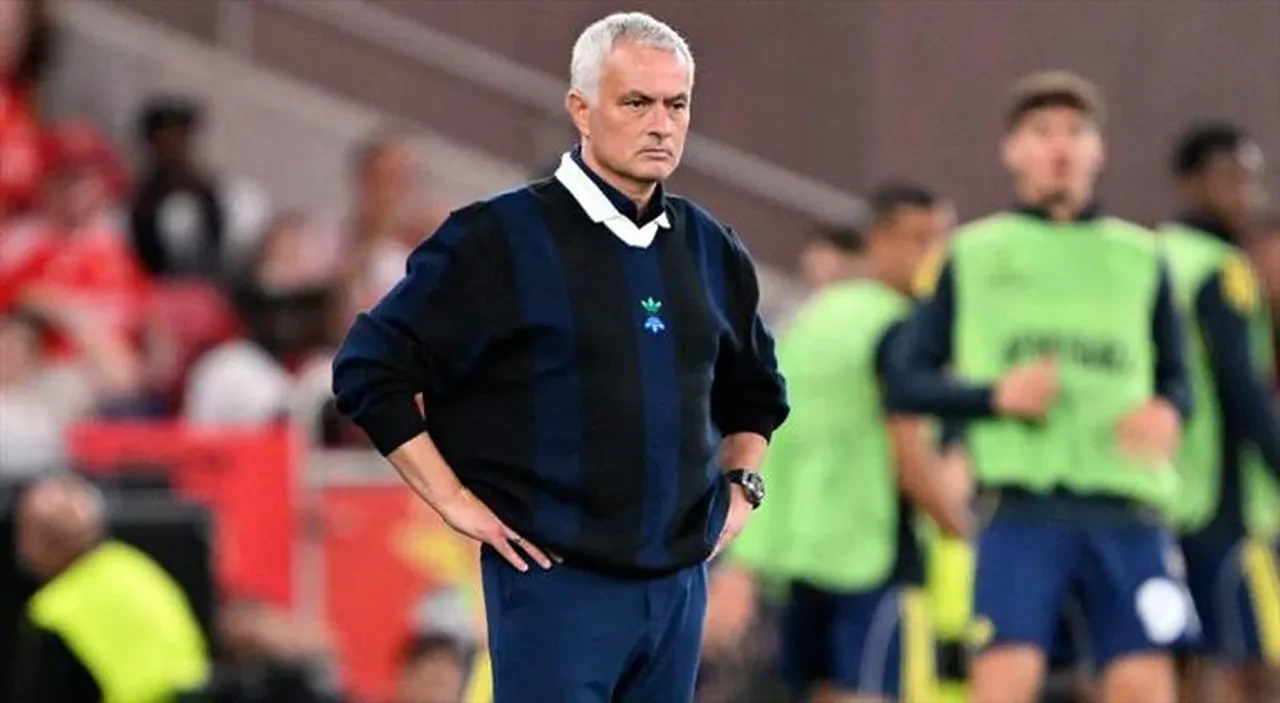 Fenerbahcede Jose Mourinho Ile Yollar Ayrildi Odenecek Tazminat Dudak Ucuklatti 3244959 202508291057 1