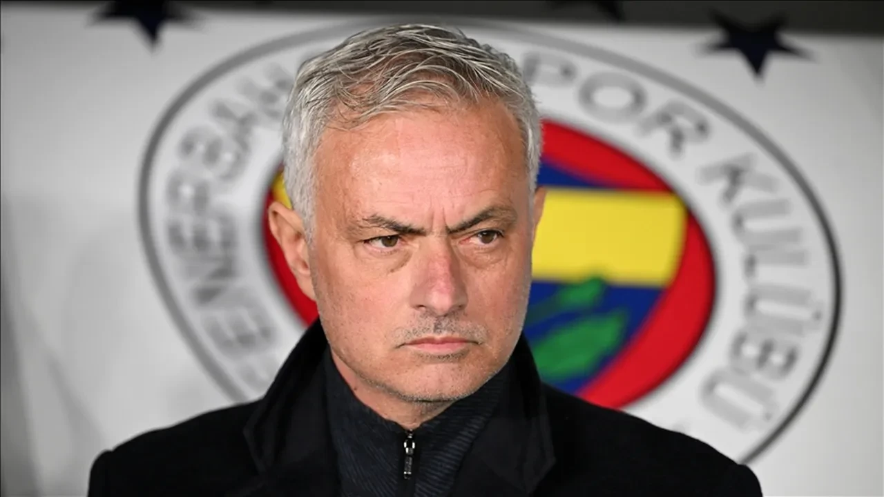 Fenerbahcede Jose Mourinho Ile Yollar Ayrildi Odenecek Tazminat Dudak Ucuklatti 3244959 202508291057 2