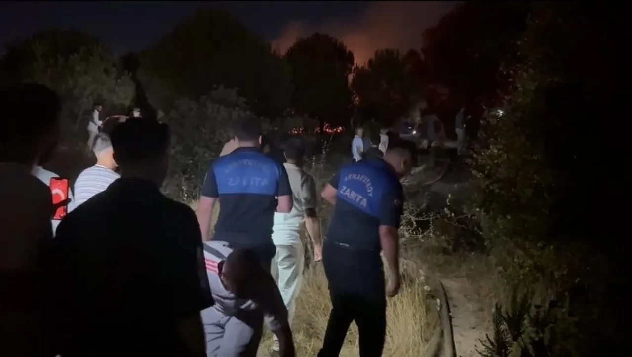 Geceyi Korku Sardı Arnavutköy’de Orman Yangını1