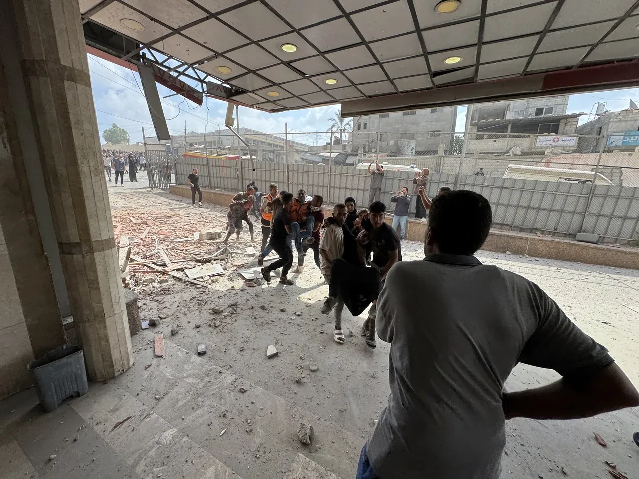 Israil Gazzede Nasir Hastanesini Vurdu Gazeteciler Ve Saglik Calisanlari Olduruldu 3244073 202508251208 3