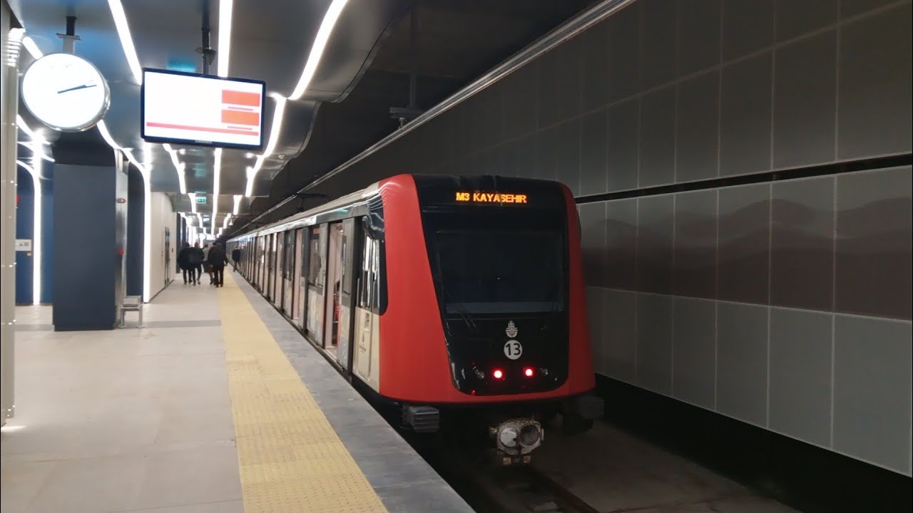 İstanbul Metrosunda Arıza Duraklarda Yoğunluk Yaşandı