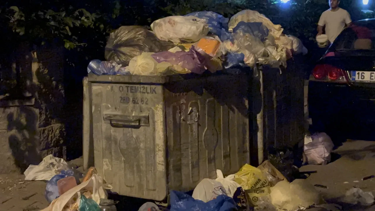 Kartal Çöplüğe Döndü! Işçilerden Belediye’ye Maaş Tepkisi1