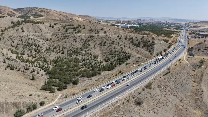 Kırıkkale’de Kilometrelerce Araç Kuyruğu