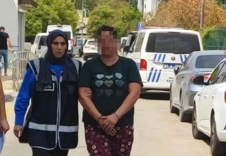 Kızını Bıçakla Kovlayan Anne