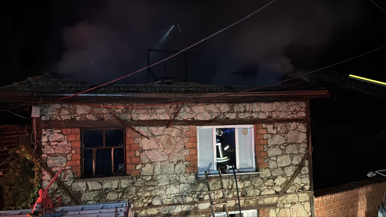 Kütahya’da Alevler Köyü Vurdu 4 Ev Kül Oldu