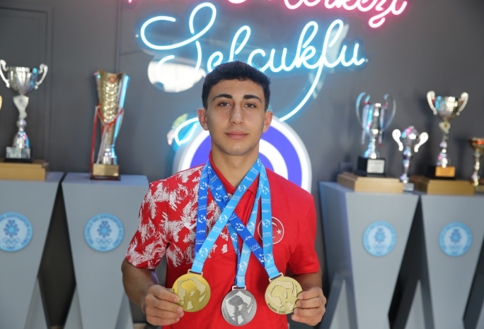 Milli Halterciler Altin Madalya Mustafa Hamza Ciğer Yiğithan Eroğlu3