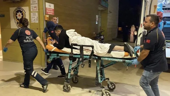 Olan Kavgayı Ayırana Oldu Güvenlik Görevlisi Bıçaklandı2