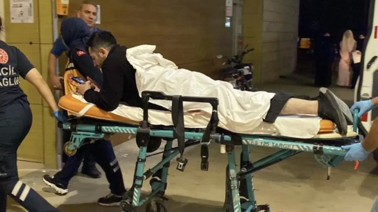 Olan Kavgayı Ayırana Oldu Güvenlik Görevlisi Bıçaklandı4