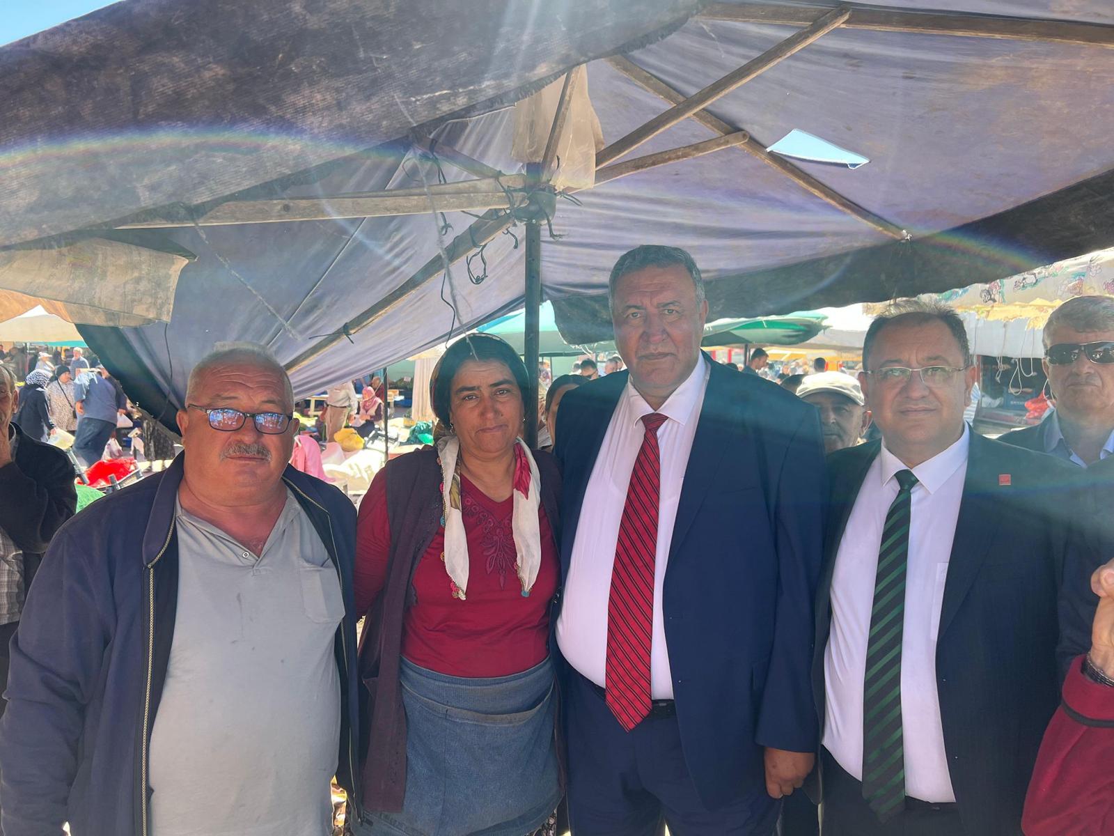 Ömer Fethi Gürer Ve Çiftçi Kadın