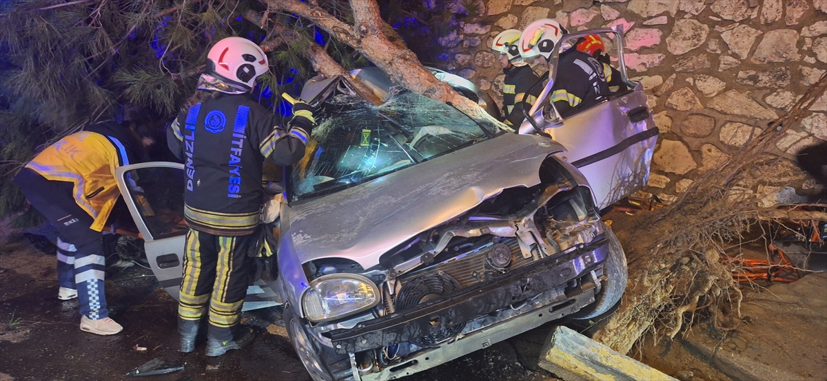 Otomobil Ağaca Çarptı, 2 Can Gitti Denizli’de Feci Kaza1