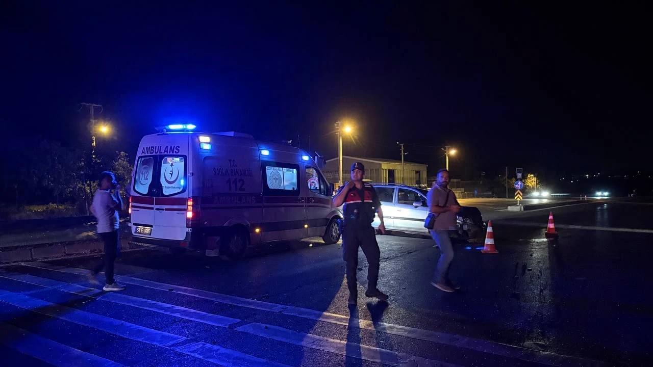 Sakarya’da Korkunç Çarpışma 8 Kişi Hastaneye Kaldırıldı1
