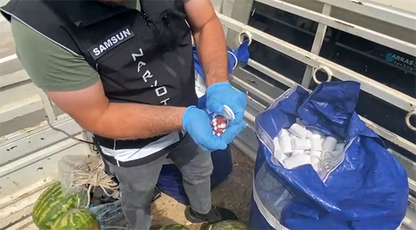 Samsun’da Gizli Sevkiyat Karpuzların Altından Uyuşturucu Çıktı3
