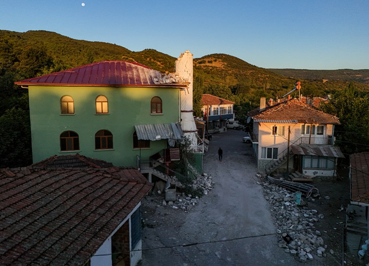 Sındırgı’da Korkulu Bekleyiş Vatandaşlar Evlerine Giremedi1