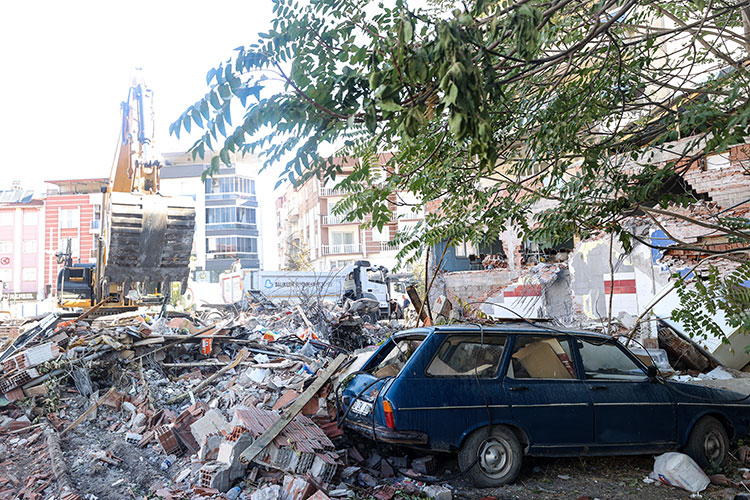 Sındırgı’daki Yıkımın Ardından 786 Artçı Deprem Kaydedildi1