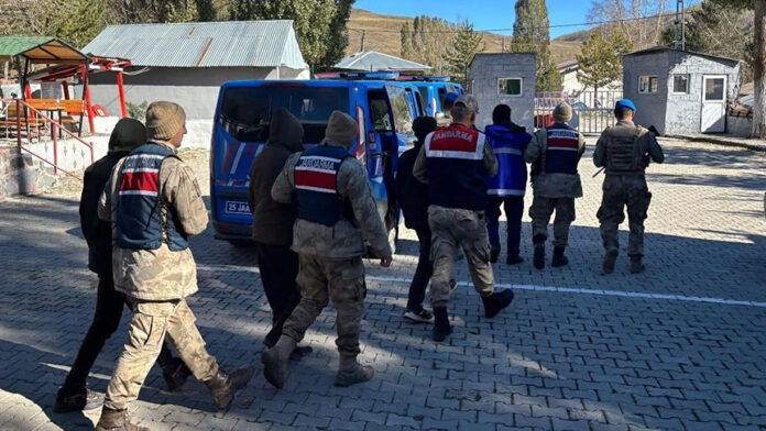 Sınırda Büyük Operasyon Düzensiz Göçmenler Yakalandı2