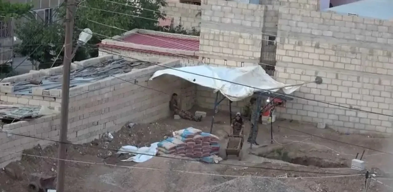 Teror Orgutu Ypg Korkudan Kureklere Sarildi Tunel Kazmaya Basladilar 3244468 202508270949 3
