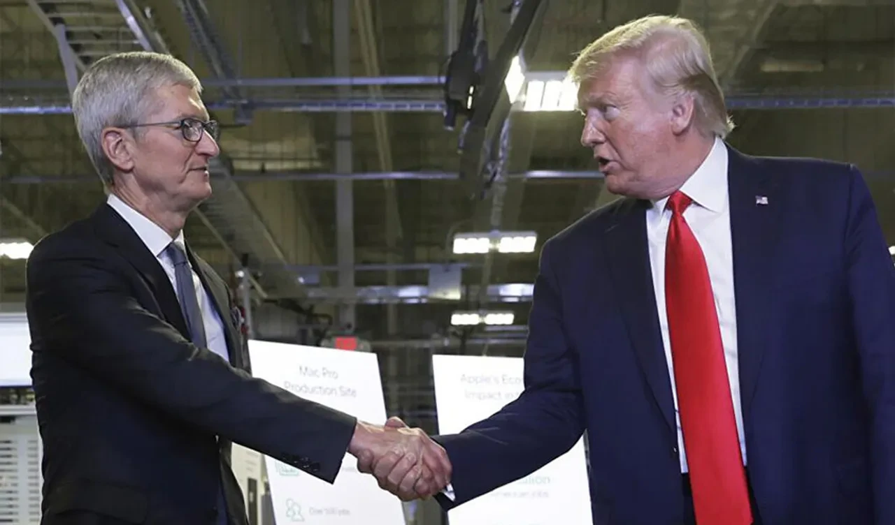 Trumpa Hediye Edilen Altin Plaketin Sirri 3240123 202508081313 1