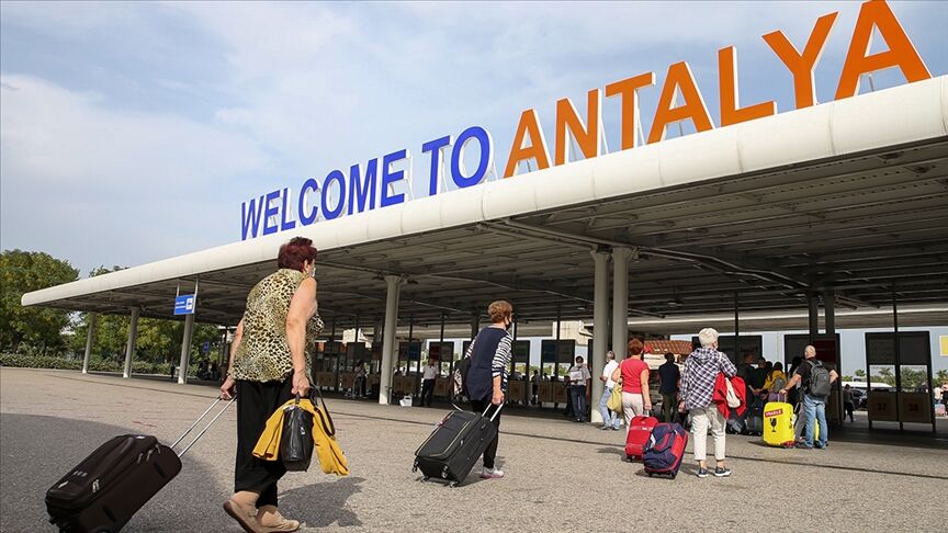 Uçaklar Ardı Ardına Indi Antalya’da Turizm Trafiği Tavan Yaptı1