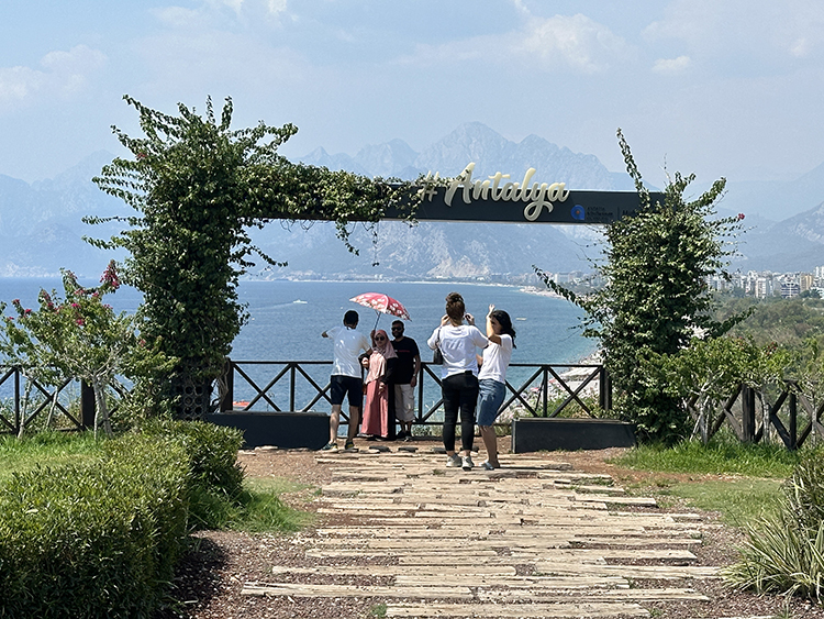 Uçaklar Ardı Ardına Indi Antalya’da Turizm Trafiği Tavan Yaptı3