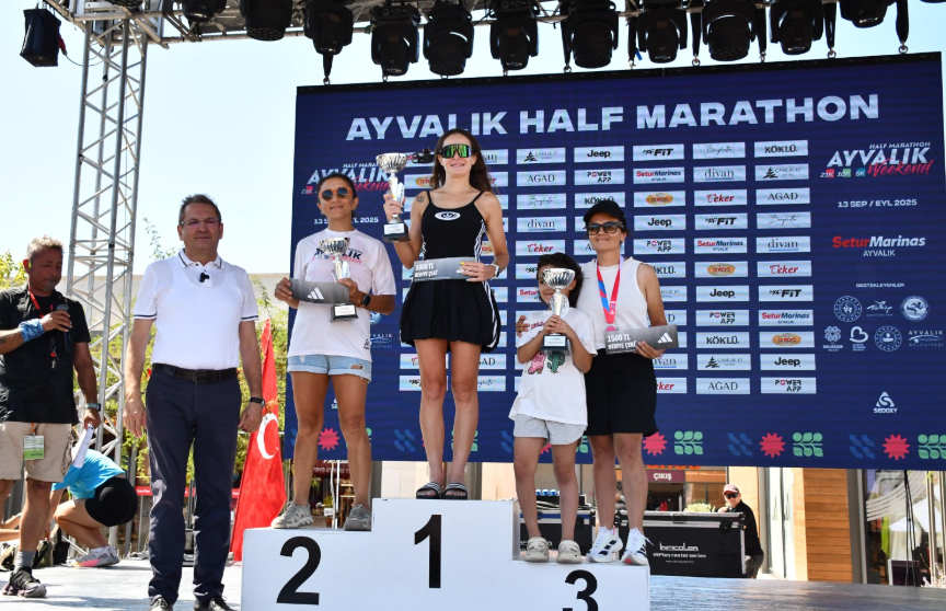 3. Uluslararası Ayvalık Kurtuluş Yarı Maratonu Tamamlandı 3