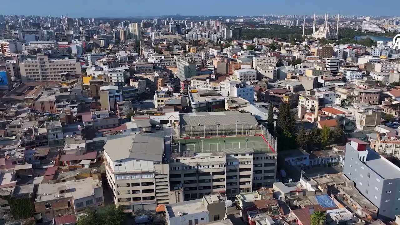 Adana Halı Saha Binada