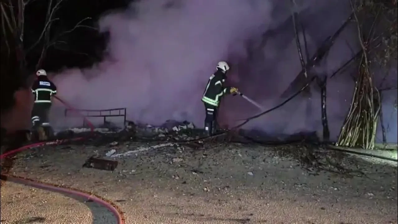 Amasya’da Ev Yangını Peş Peşe Patlama Yaşandı