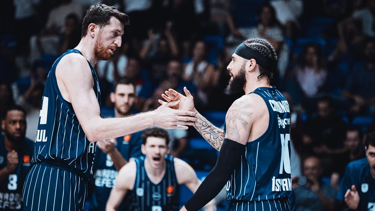 Anadolu Efes, Euroleague'de Sezona Galibiyetle Başladı