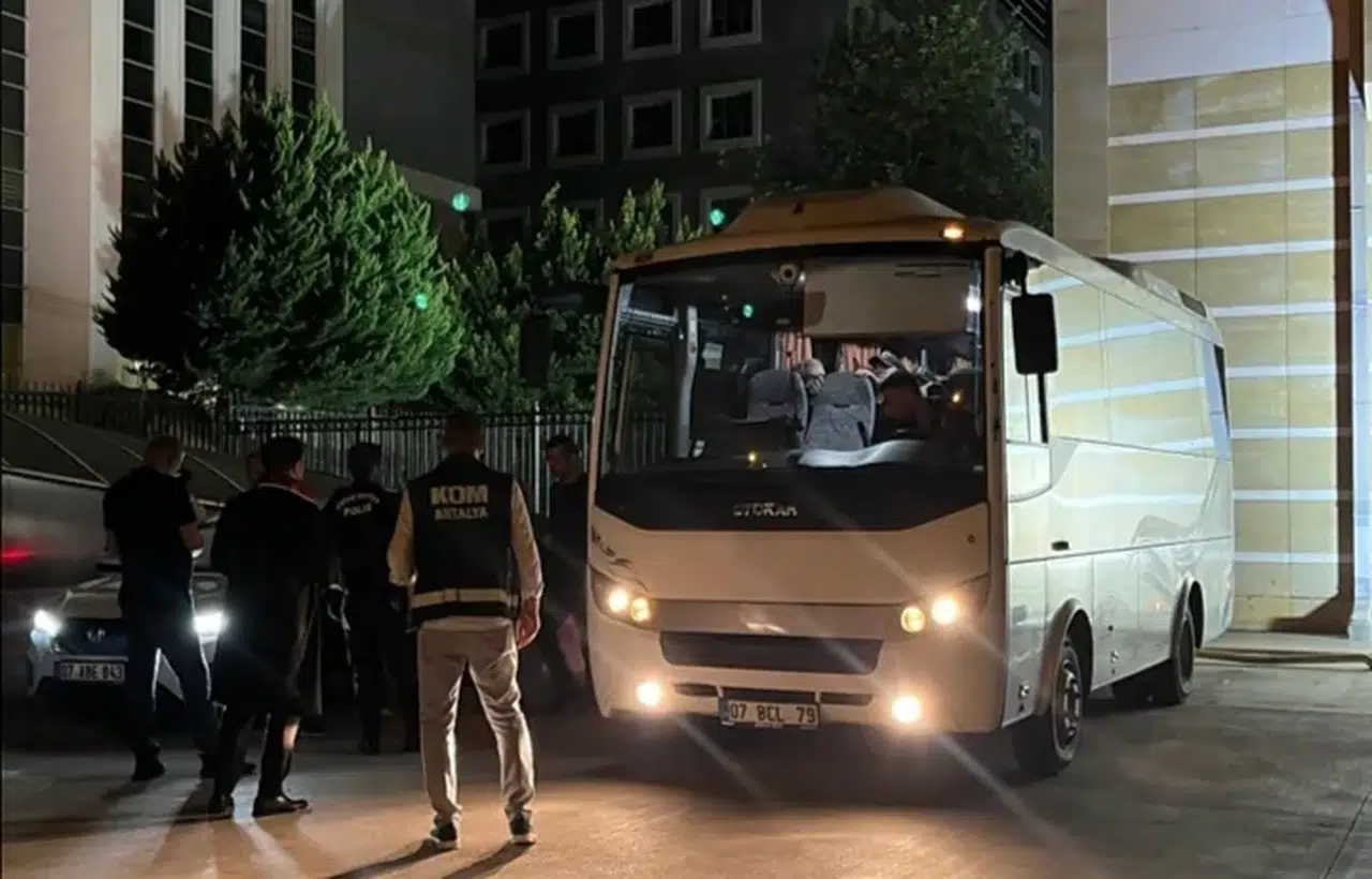 Antalya'daki Rüşvet Operasyonunda 5 Kişi Tutuklandı1