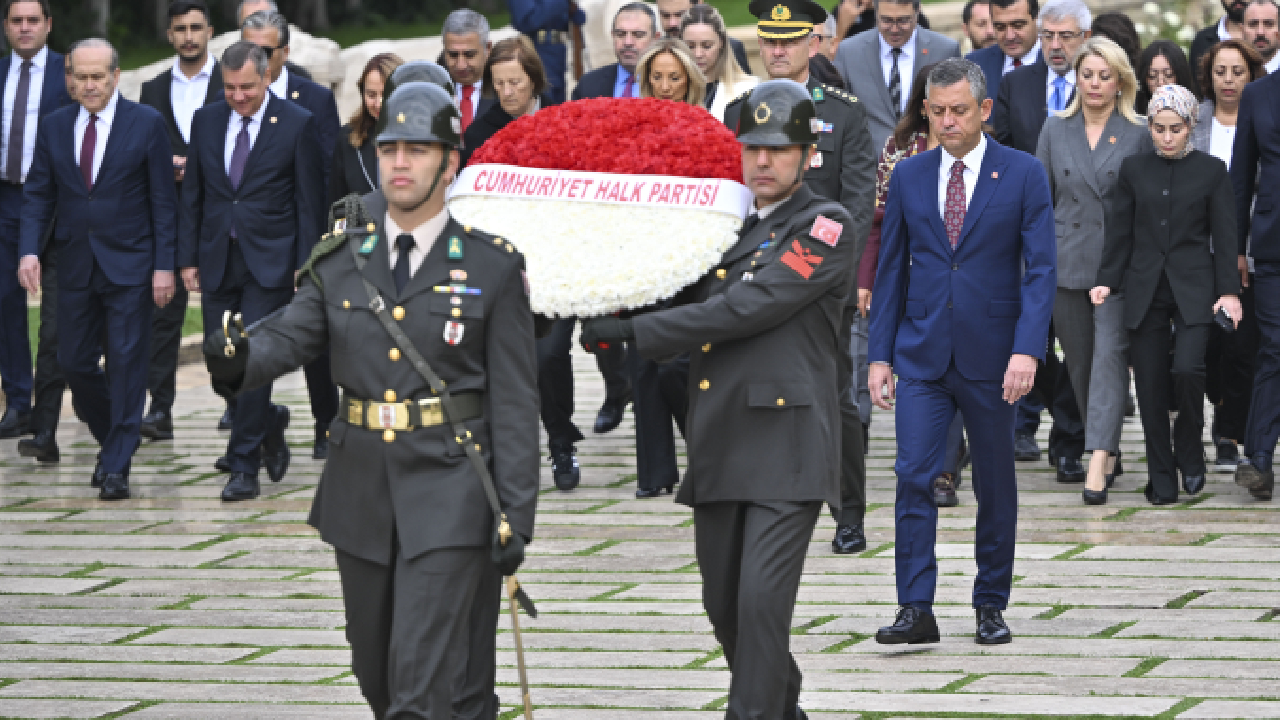 Chp Özgür Özel Anıtkabir