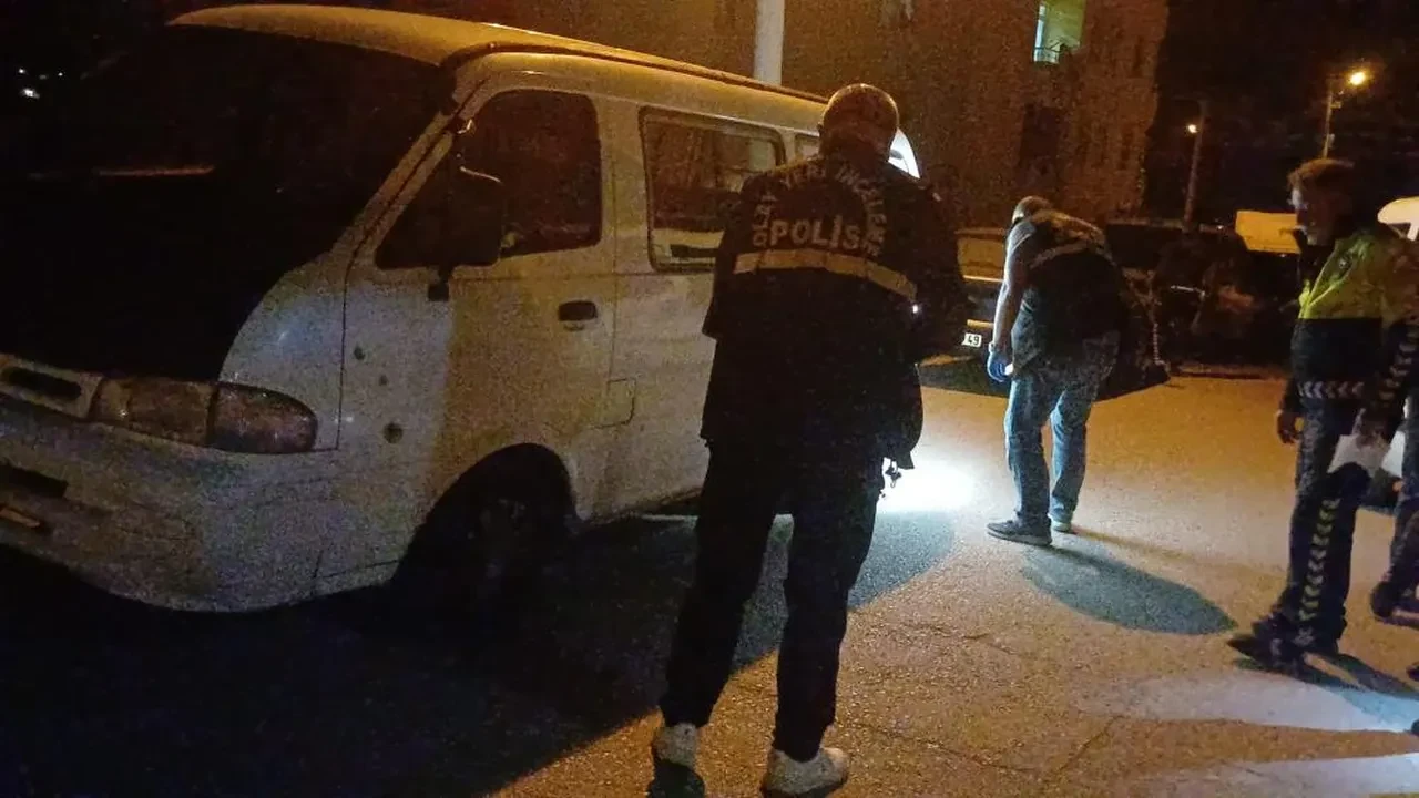 Çorum’da Film Sahnesini Aratmayan Olay! Polise Çarpıp Kaçti1
